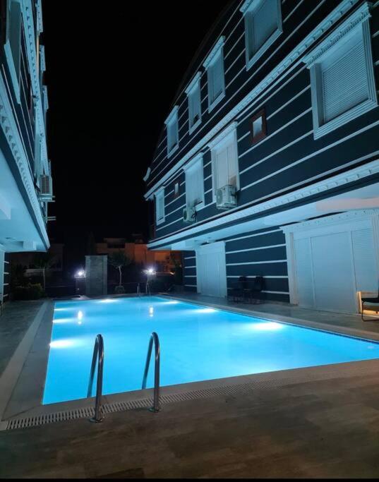 Daire Avullar Palace Mit Pool In *